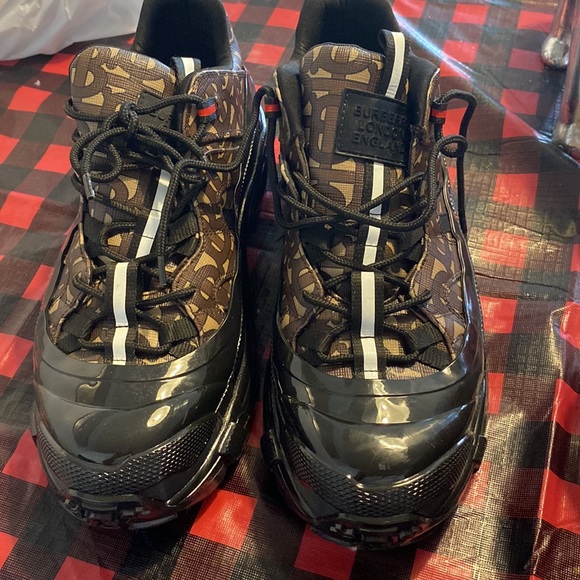 Men Burberry sneakers only worn once and I have receipts - Picture 2 of 3